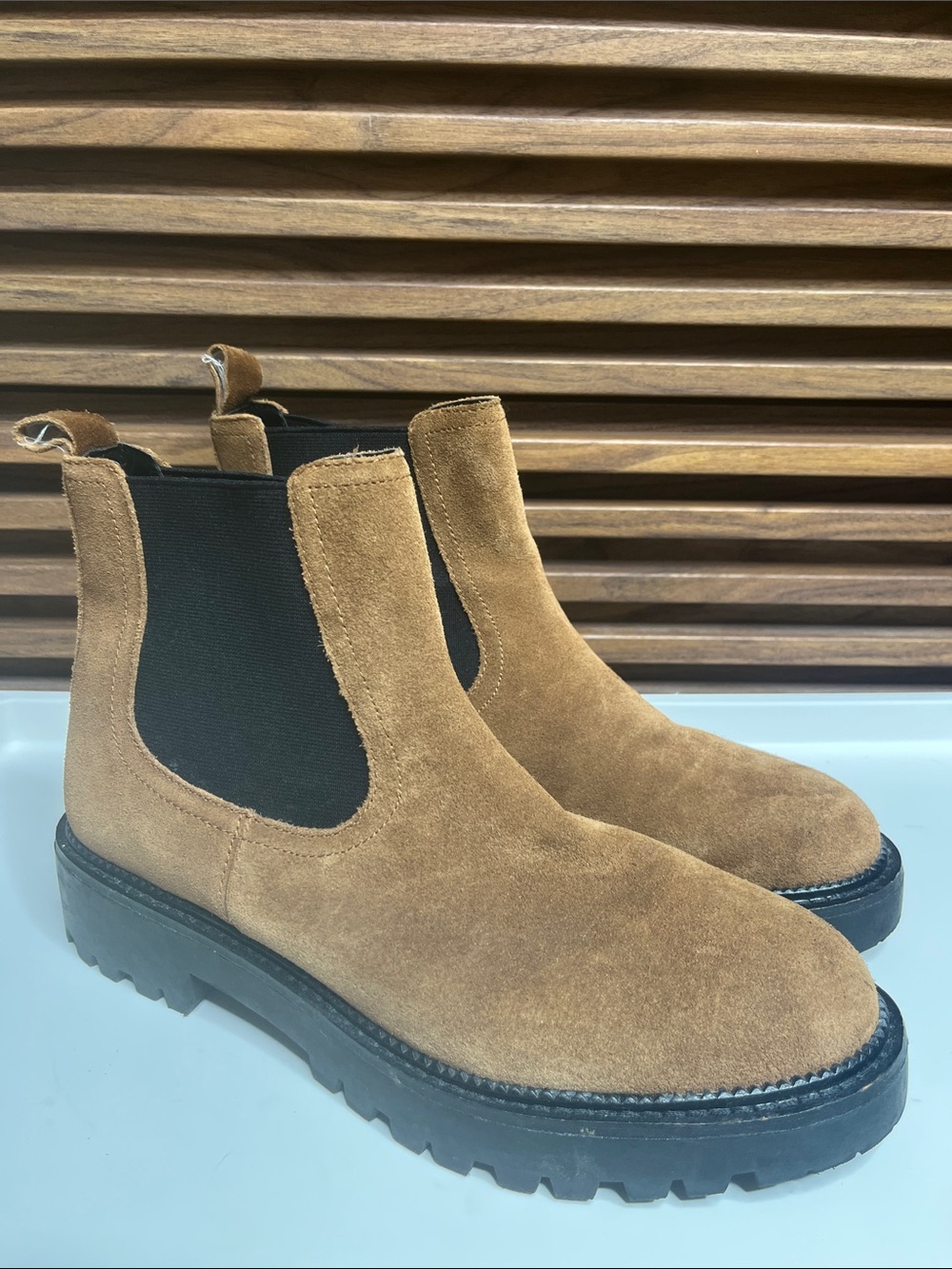 Caslon Miller Lug Sole Water Resistant Tan Suede Leather Chelsea Boots Size 9